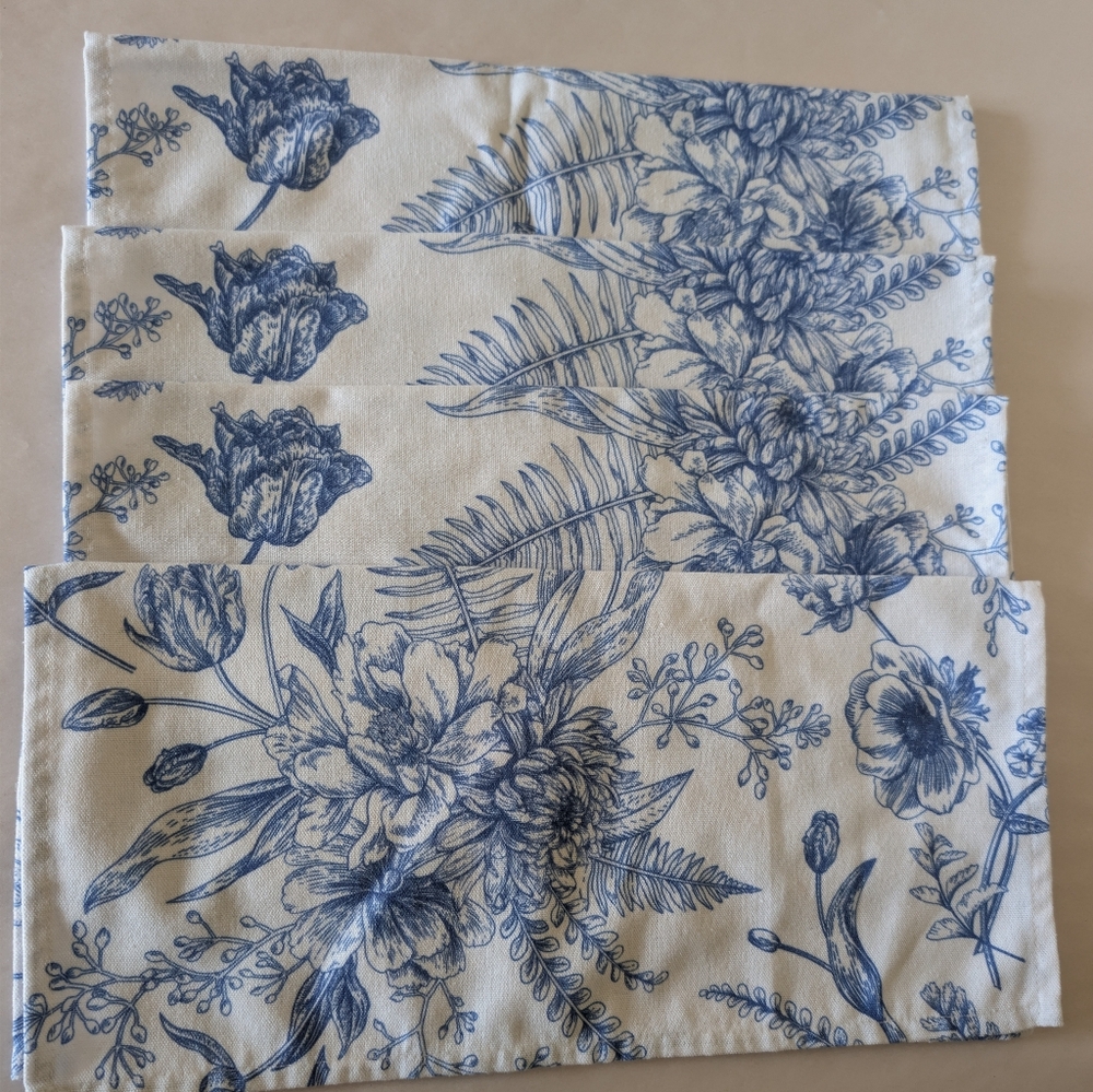 Blue And White Tulips/Floral Cloth Napkins Set Of 4